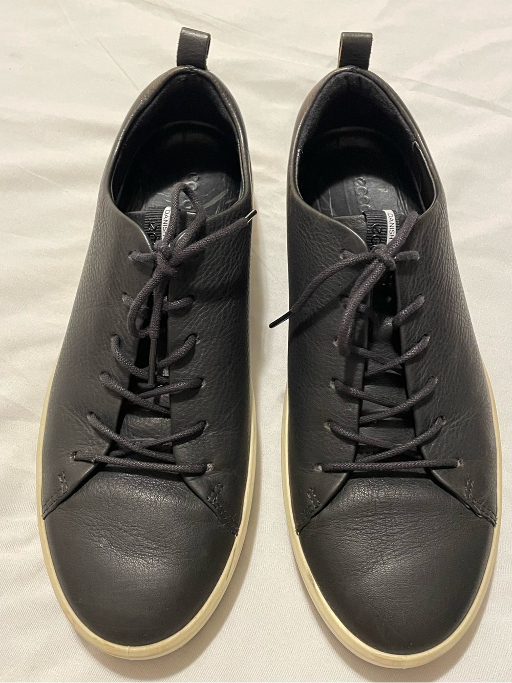 Ecco Men's Black Leather Low-Top Sneakers with Cream Sole